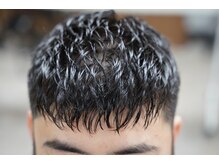 BARBER独自のアイロンパーマ"濡れパン"