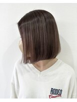 イト(ito.)&nbsp;ホワイトピンクベージュハイライト_外ハネボブ_セクションカラー