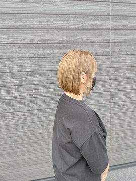 琉月 枝松店 40代、50代にもインナーホワイトベージュ×ボブ