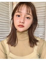 外ハネも内巻きも自由！プツッと切った切りっぱなしミディアム