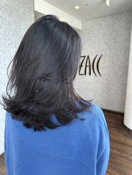 ザック ヴィ(ZACC vie) 深みのあるダークグレージュ×ミディアムレイヤー