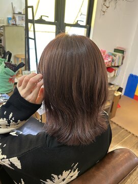 ロウスリー(Lowsly) 20代30代ラベンダーカラー&くびれミディアム