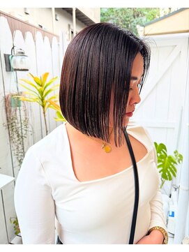 アデ オモテサンドウ(ade omotesando) 細めのハイライトで作るニュアンスカラーと切りっぱなしボブ