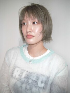 ヌウ(nuu) 〈生平〉透明感オリーブベージュ/レイヤーボブ/ブリーチカラー