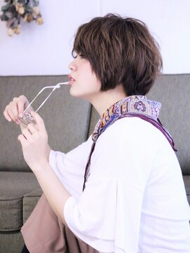 アトリエパーランプ(Atelier par LAMPE) アンニュイ顔が似合うダークアッシュくせ毛風クールショートc2