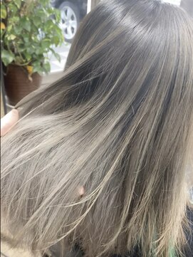 ヴィフ 大船(VIF) バレイヤージュ/白髪ぼかし/白髪染め卒業/ケアブリーチ/大船駅