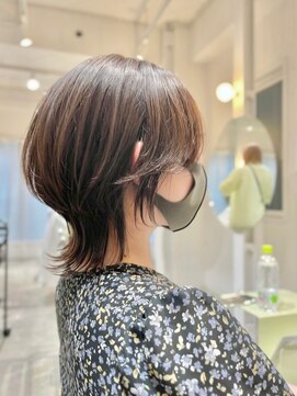 ストレータ バイ マリオ(Strata by mario) ［横山］外ハネきれいめなショートウルフ