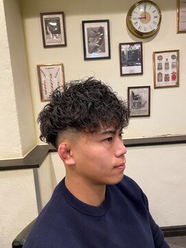 スカイマスターバーバー 渋谷(SKY MASTER BARBER) スキンフェード×スペインカール[渋谷/理容室/パーマ/フェード]