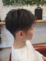 バルビエーレ アーディ(Barbier Adi) 刈り上げセンターパート