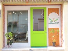 リベルテ(Libert’e)の雰囲気（ライムグリーンの扉が目印♪日差しが差し込む明るい店内＊）