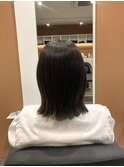 外ハネミディアム×アッシュカラー
