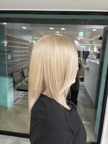 ビーヘアー 近鉄八尾店(Bee.hair)&nbsp;ホワイト／八尾