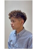 「短髪ショート」×「スパイラルパーマ」