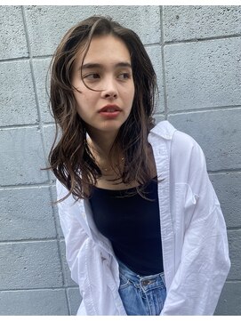 ブラウンズズシ(BROWNS Zushi) ナチュラルなレイヤースタイル