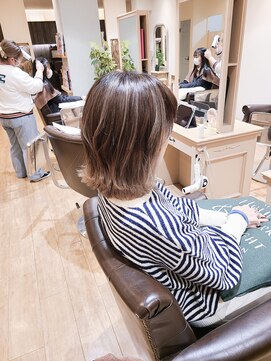 ヘアーアンドスパ フラップス(FLAPS) バレイヤージュ／ライトグレージュ