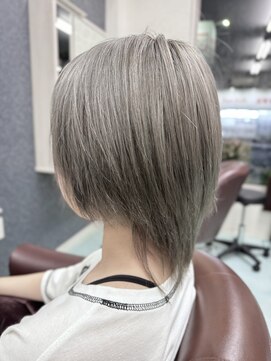 ベルズヘアー(Belles' Hair) シルバー×ウルフカット