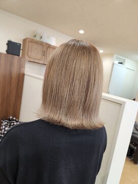 ミラシィ 成田(Mirashy) ハイライトカラーミルクティーベージュレイヤーカット