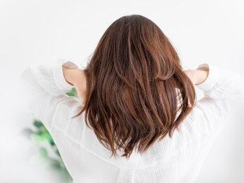 カラコ(KARACO)の写真/【白髪染め専門店】こまめに通う白髪染めこそトリートメントで通う度に美しく♪色持ちも良くなり艶髪が続く