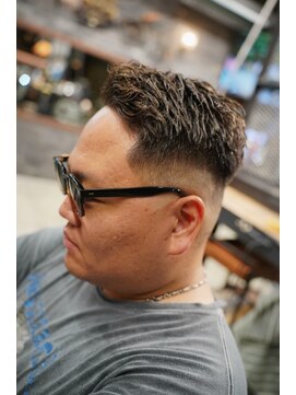 フォーコーナーズカットショップスリーセント 栄(FourCornersCutShop 3/cent) フェードショート