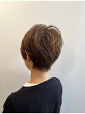 うねるくせ毛をカットで変える　立体感ショート