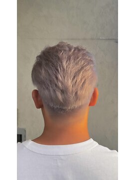 ヘアーデザイン ディードット ウル(D. ulu) ホワイトシルバー