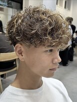 フィフス 大分(fifth)&nbsp;大分外国人風スペインカールメンズカット刈り上げフリンジカット