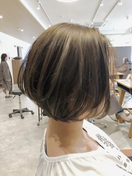 ビスポーク(BESPOKE) 20代30代40代前下がりストレート大人ボブリップライン