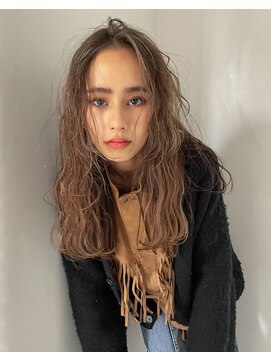 ルーム(Loom.) 癖毛風ウェーブハイライト