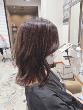 ディッシュ 五反田(dish) 外ハネくびれミディアム、白髪染め、シークレットハイライト