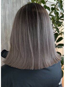 ヨロ 小岩(YOLO) ハイライトカラーミルクティーベージュケアブリーチダブルカラー