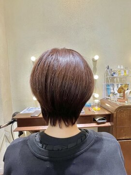 エルサフィロ ヨドヤバシ(el zafiro yodoyabashi) 【el zafiro yodoyabashi】大人女性襟足スッキリショート