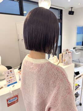 エルモ(ELMO.) 切りっぱなしボブ×シルバーカラー×髪質改善トリートメント