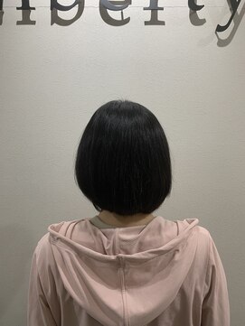 リバティ 吉祥寺(Liberty) 酸性ストレートミニボブ