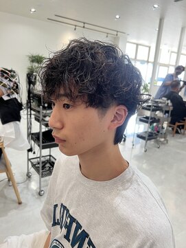 エミュ(emu.) シャドーパーマで大人カジュアルに