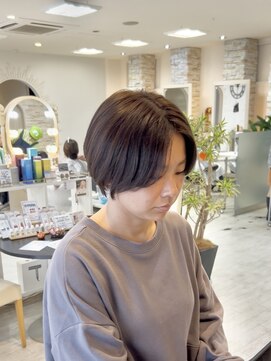 クレア(CREA) 垢抜け透明感アッシュグレー丸みショート