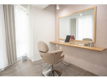 モゴイケブクロ(MOGO IKEBUKURO)の写真/優しい光の差し込む店内で、心も身体も癒される♪日頃の疲れを癒すヘッドスパもおすすめ◎