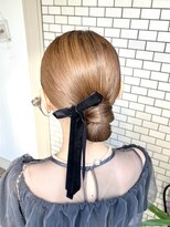 フェリーチェ 六本木店(Felice)&nbsp;タイトシニヨン ベロアリボン 参列ヘア お呼ばれヘア 和装ヘア
