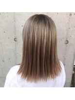ガルボ ヘアー(garbo hair) 【ケアブリーチ】ハイトーンホワイトベージュカラーのご紹介♪