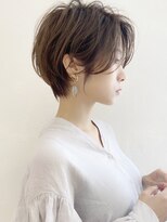 大人可愛い前髪長めのひし形耳掛けショートボブ30代40代50代