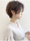 大人可愛い前髪長めのひし形耳掛けショートボブ30代40代50代