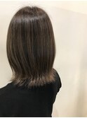 外ハネ切りっぱなしボブ