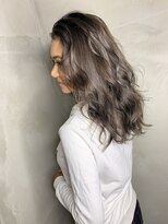 メリー(merry craftsman's factory) 外国人風バレイヤージュ、ハイライトカラーアッシュグレージュ