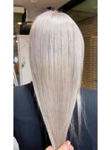 【ブリーチなのに艶めくホワイト美髪】