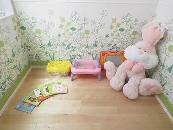アンベリール(ambellir)の写真/【キッズスペース完備】家事や子育てで忙しいママにもおすすめ!個室の部屋で動画も見ることができます◎