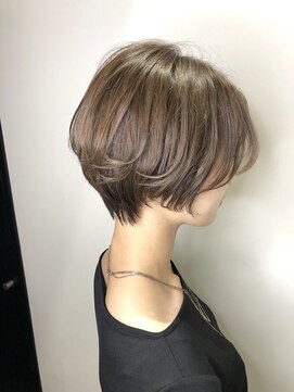 salon de MiLK 札幌大通店【サロン ド ミルク】 首元が綺麗に見える大人ショートヘア