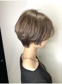 首元が綺麗に見える大人ショートヘア