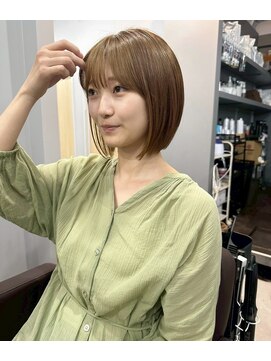 カミエ(kamie) 柔らかいベージュカラーのボブスタイル