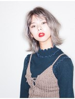 エール(a:le)&nbsp;根黒　ホワイティーアッシュグラデーション×ウェーブ