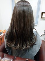 ウィーク 梅田(UiiC)&nbsp;落ち着きのあるオリーブグレージュ【uiic umeda sachi】