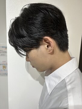 ヒュイル バイ ニアウ(Hwyl by Niau) メンズマッシュパーマセンターパートパーマニュアンスパーマ